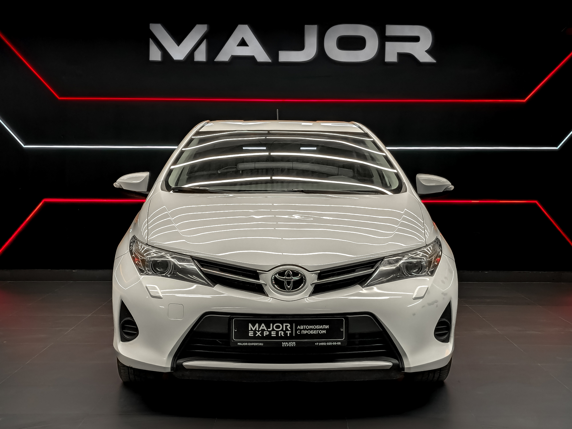 TOYOTA Auris 1.60 (132 л.с), автомат, 2014, пробег 90 640 км