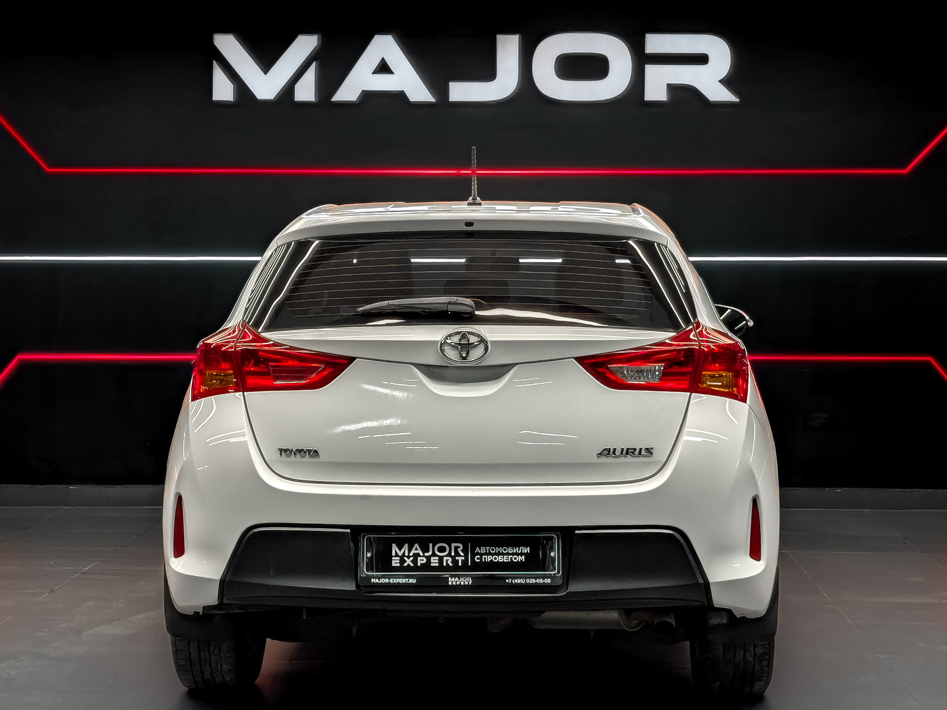 TOYOTA Auris 1.60 (132 л.с), автомат, 2014, пробег 90 640 км