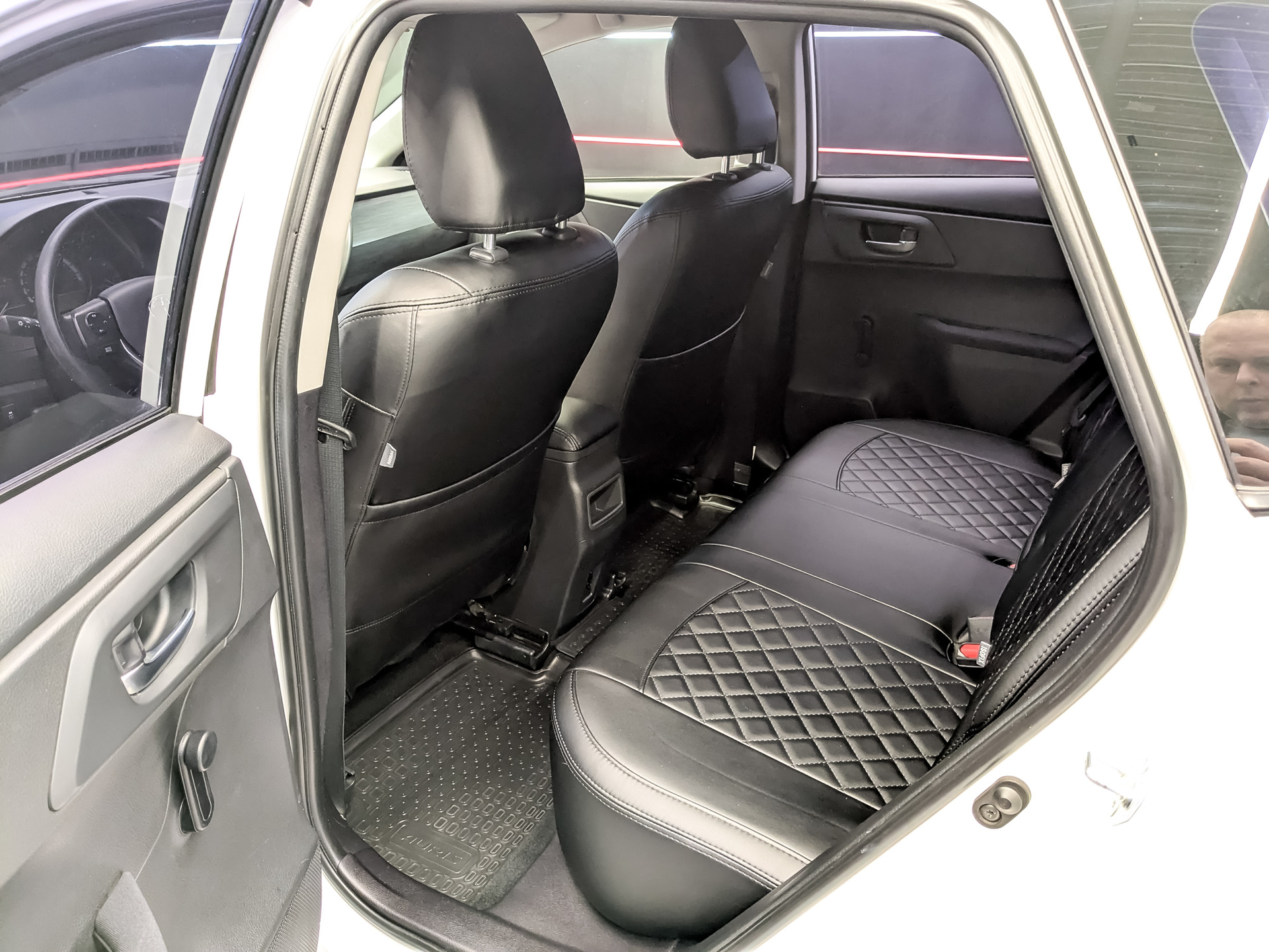 TOYOTA Auris 1.60 (132 л.с), автомат, 2014, пробег 90 640 км