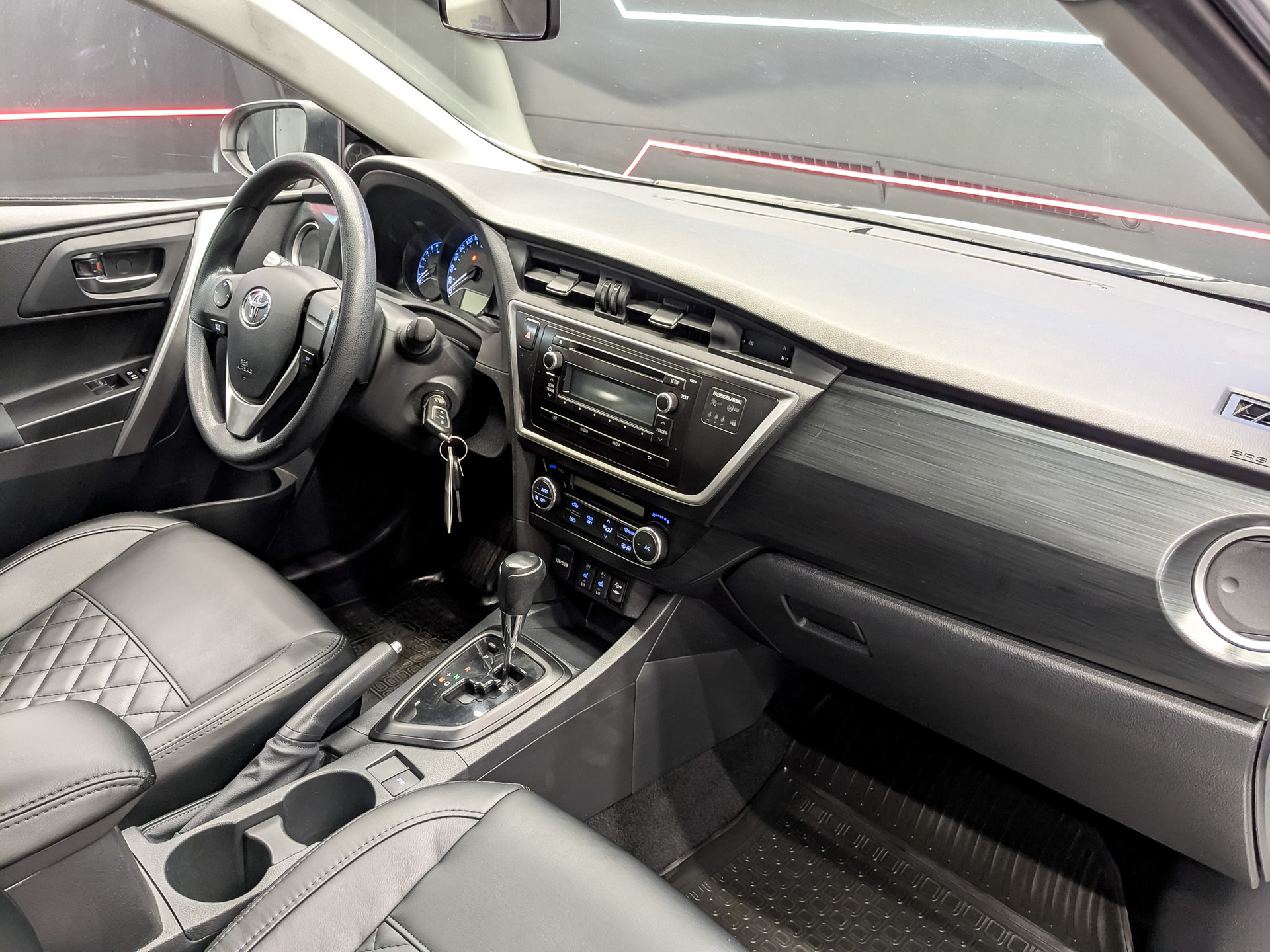 TOYOTA Auris 1.60 (132 л.с), автомат, 2014, пробег 90 640 км