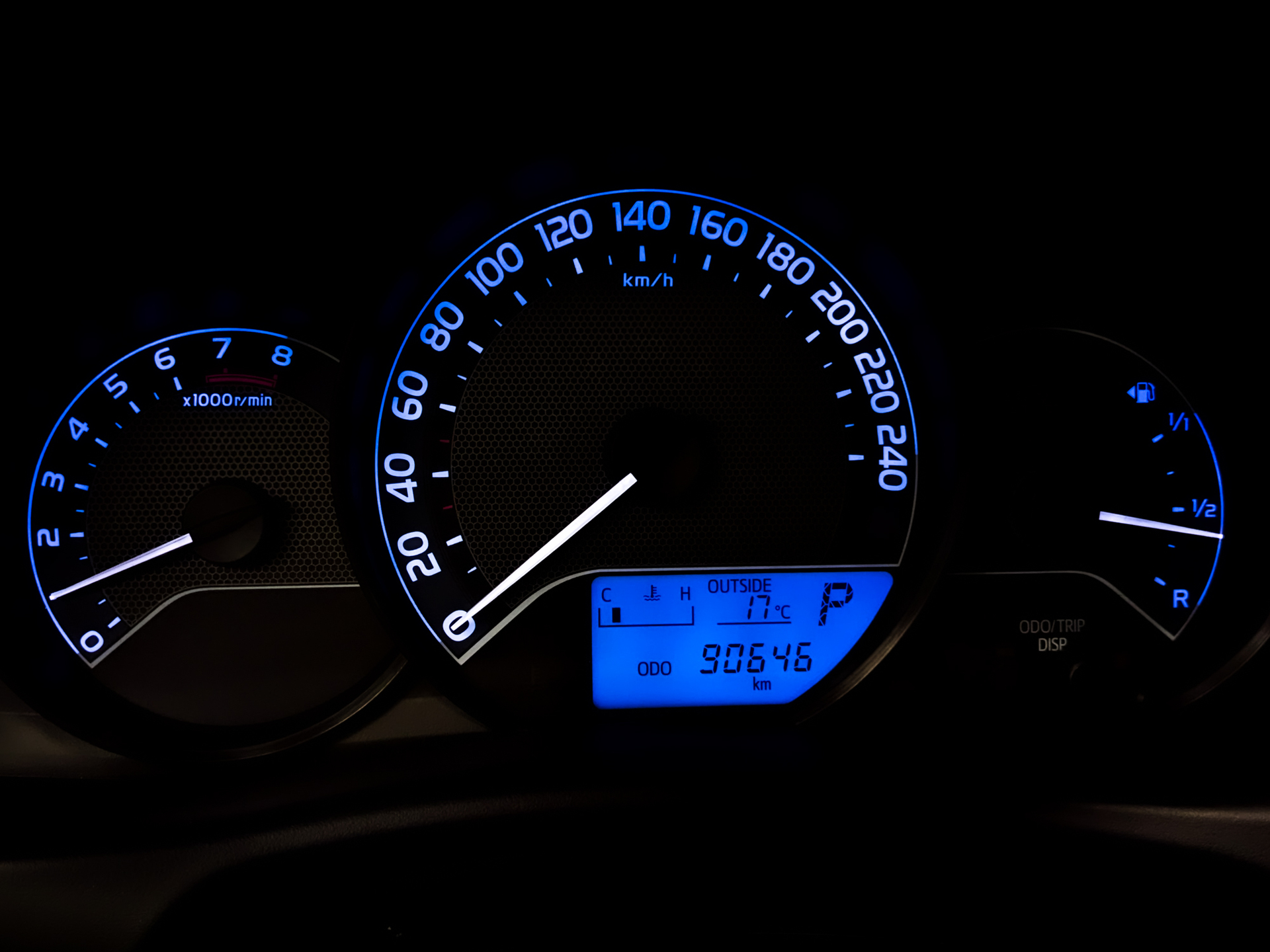 TOYOTA Auris 1.60 (132 л.с), автомат, 2014, пробег 90 640 км
