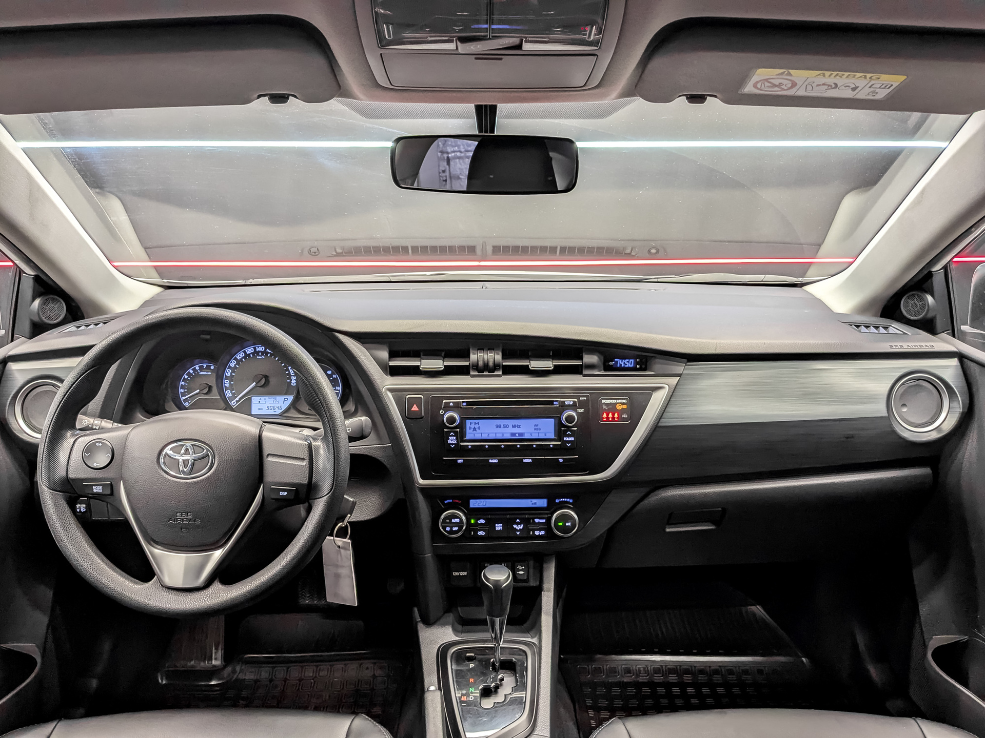 TOYOTA Auris 1.60 (132 л.с), автомат, 2014, пробег 90 640 км