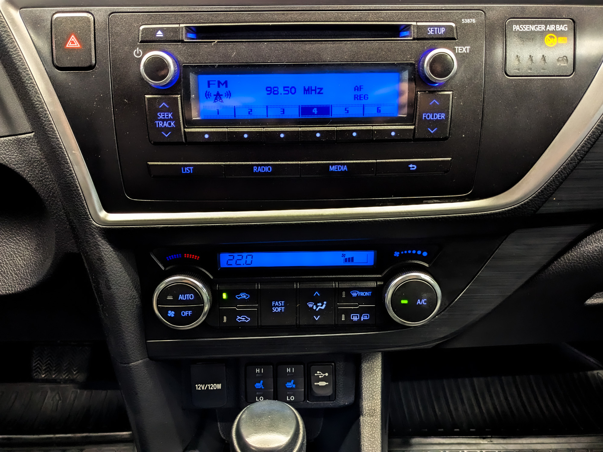 TOYOTA Auris 1.60 (132 л.с), автомат, 2014, пробег 90 640 км