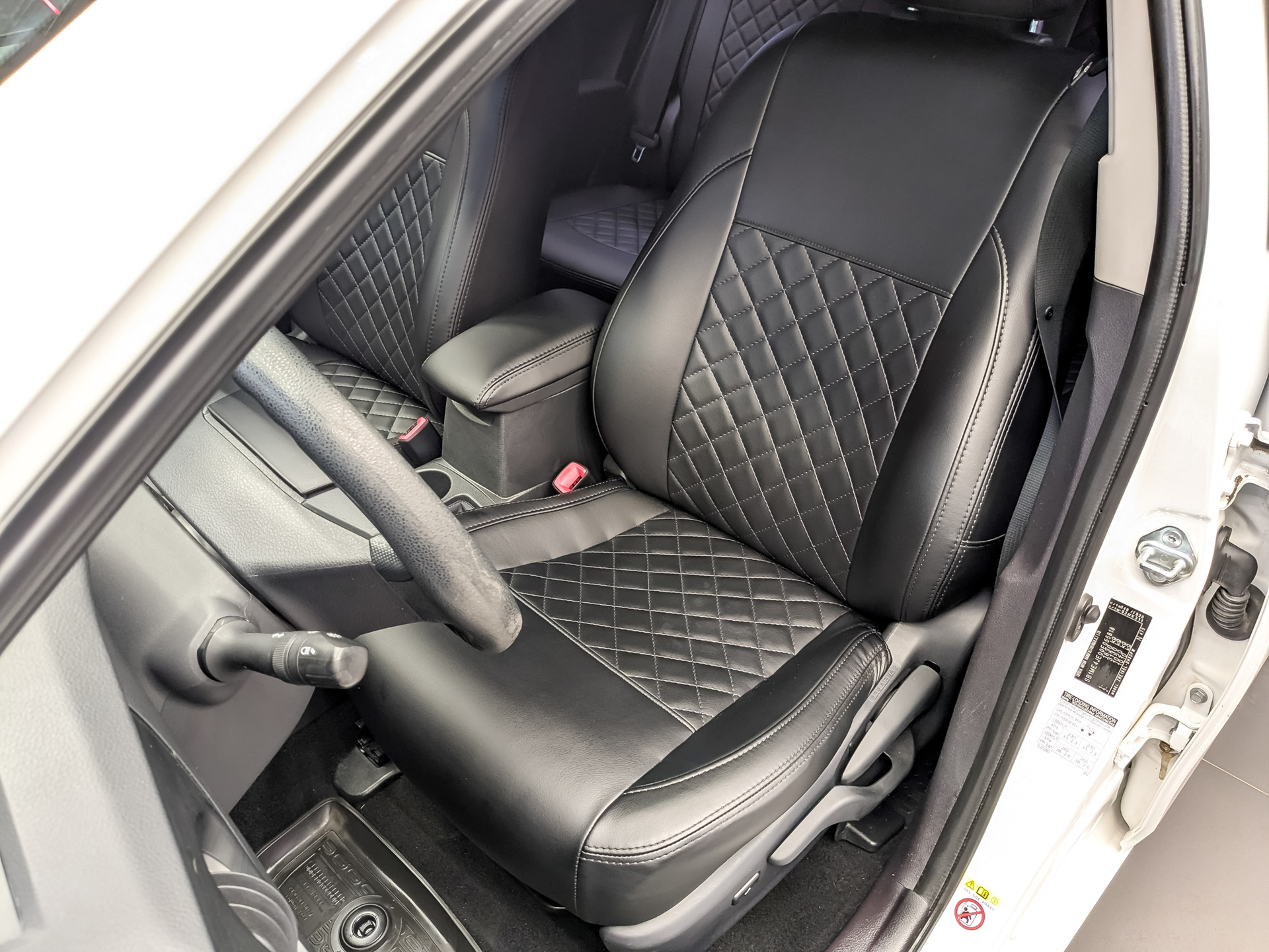 TOYOTA Auris 1.60 (132 л.с), автомат, 2014, пробег 90 640 км
