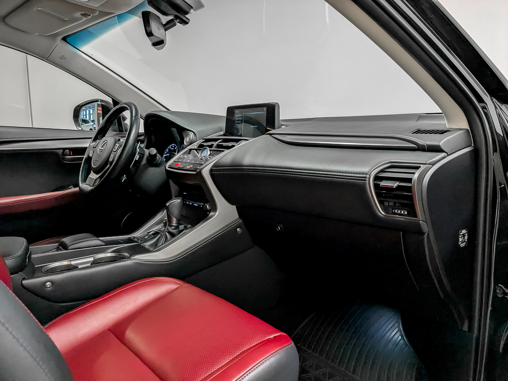 LEXUS NX 2.00 (238 л.с), автомат, 2021, пробег 69 048 км