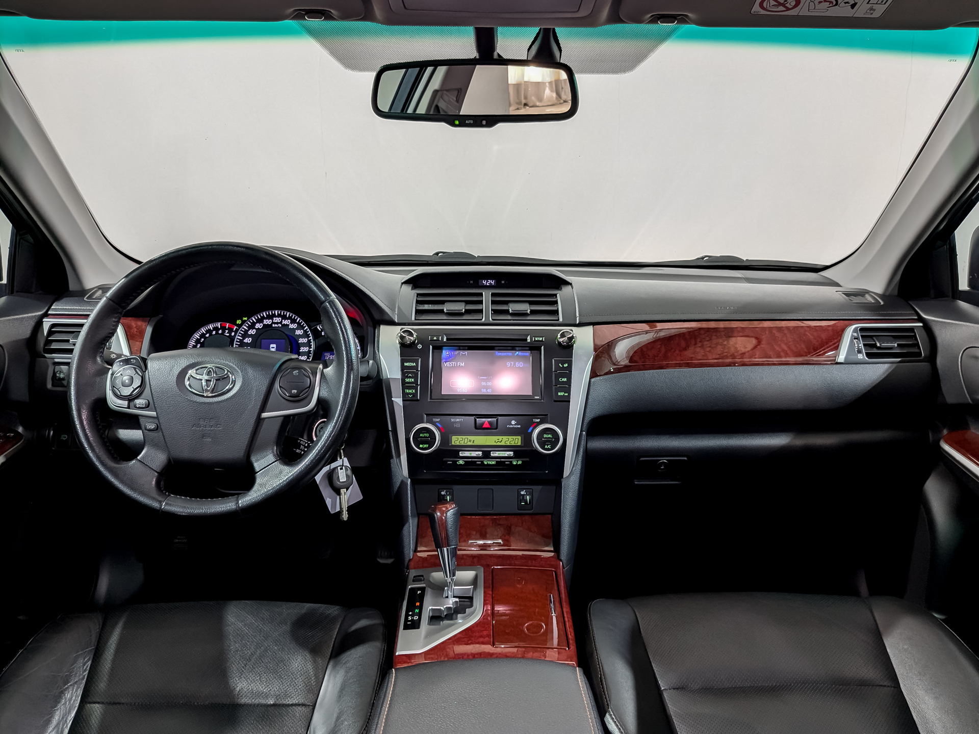 TOYOTA Camry 2.50 (181 л.с), автомат, 2013, пробег 129 591 км