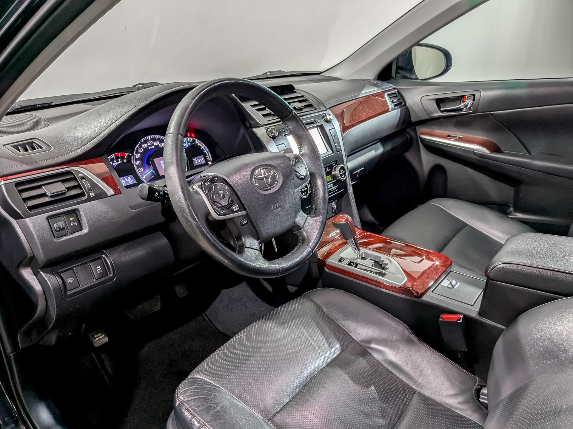 TOYOTA Camry 2.50 (181 л.с), автомат, 2013, пробег 129 591 км