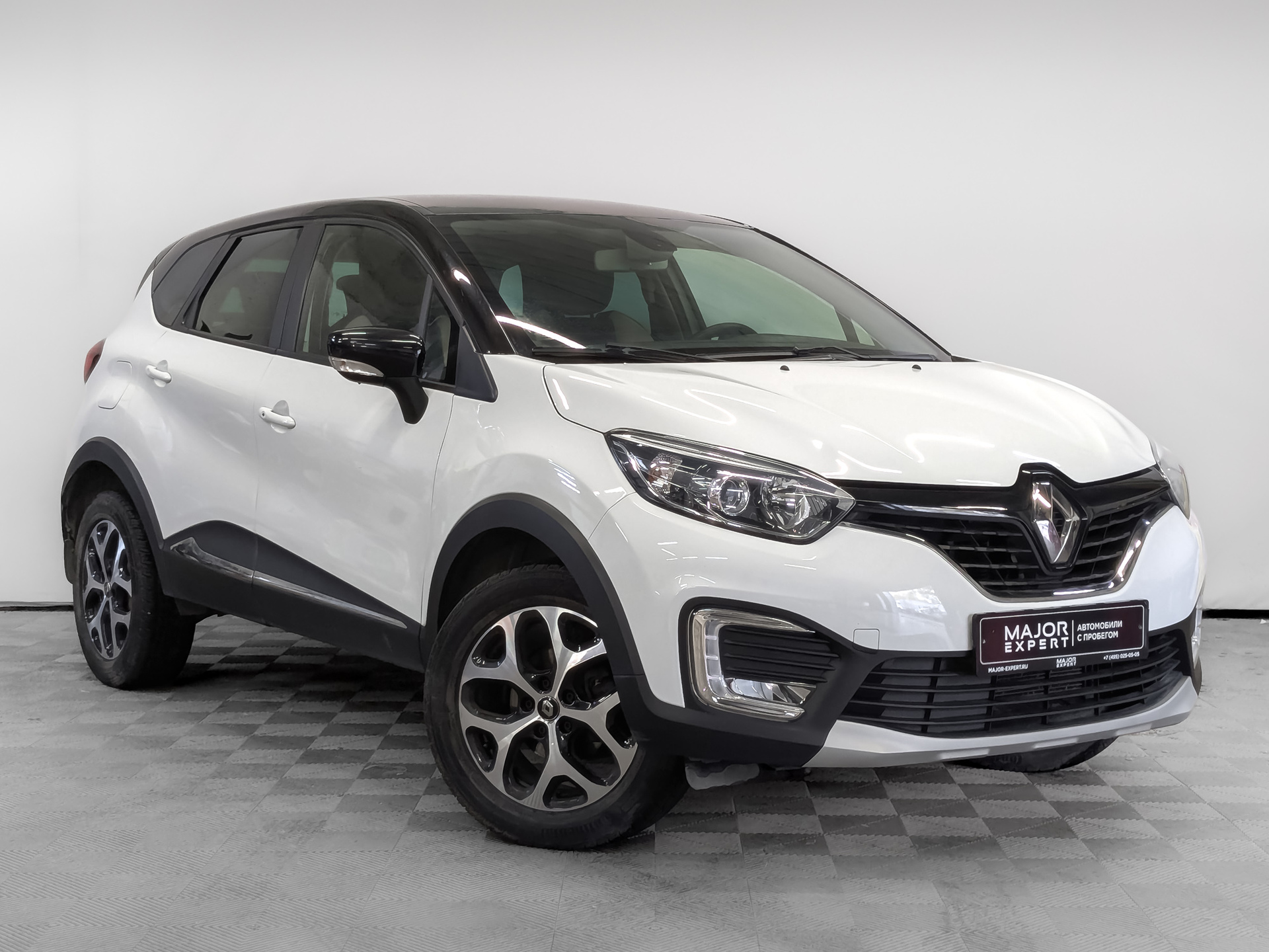 RENAULT Kaptur 1.60 (114 л.с), автомат, 2018, пробег 80 475 км