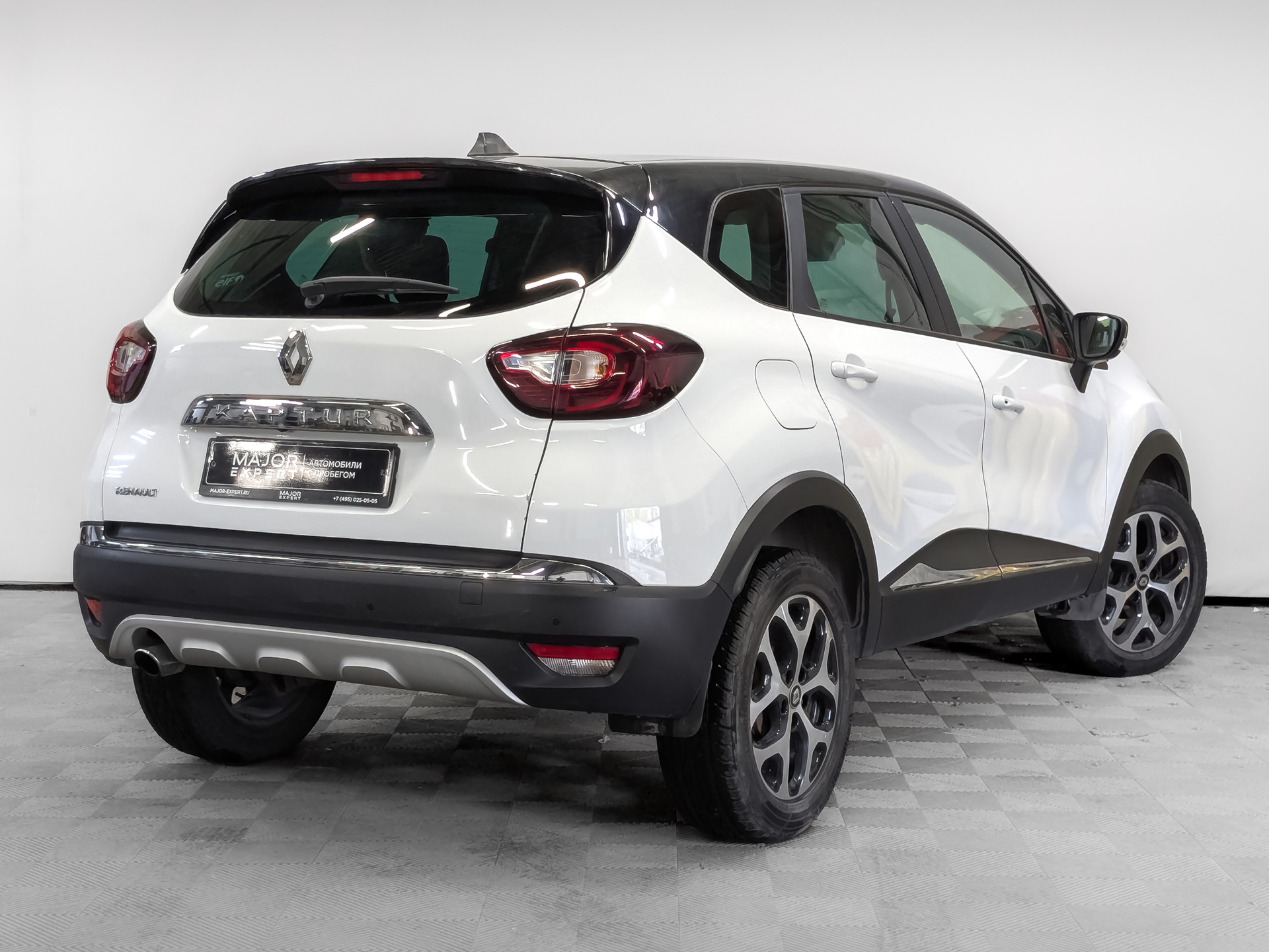 RENAULT Kaptur 1.60 (114 л.с), автомат, 2018, пробег 80 475 км
