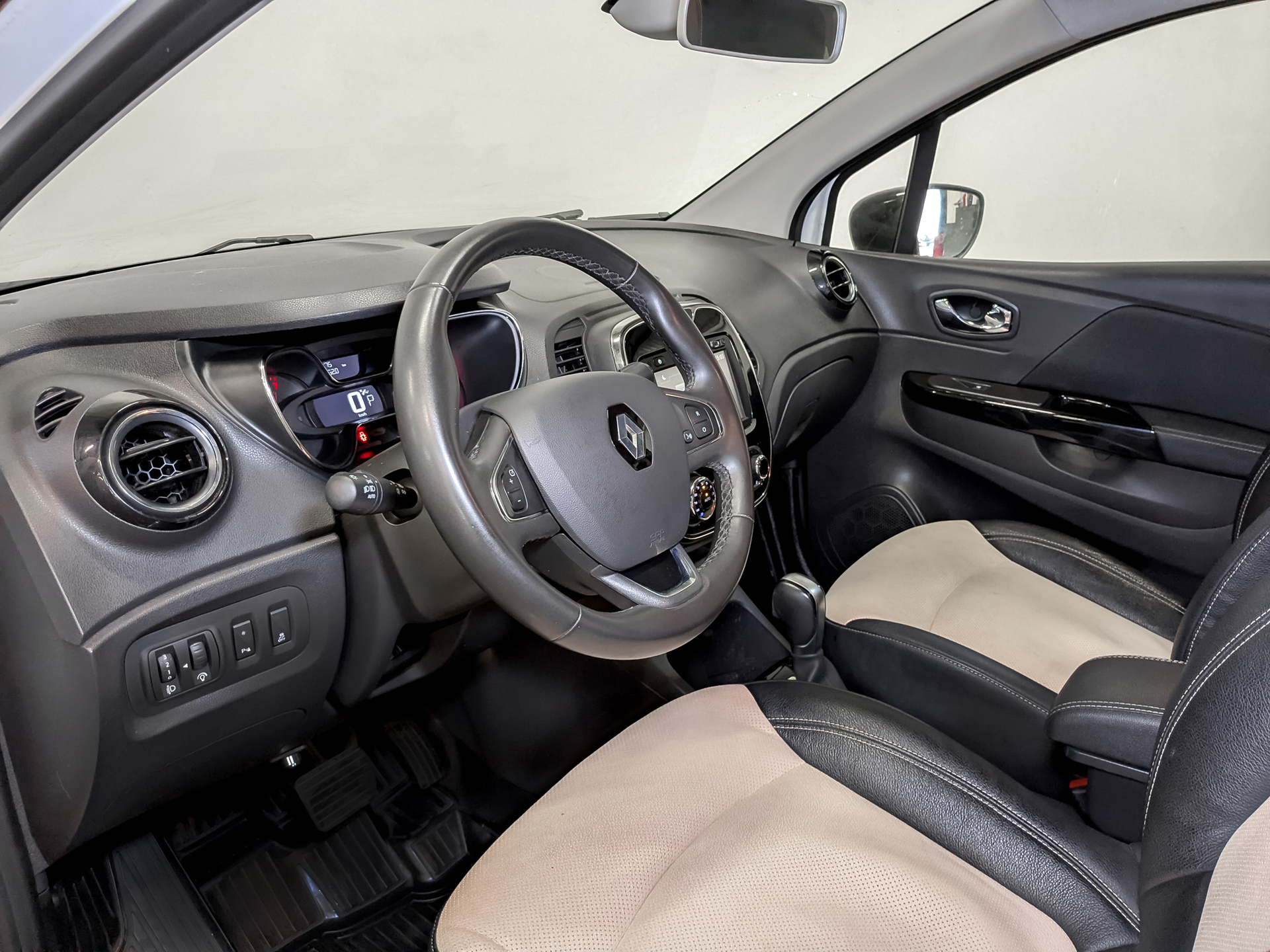 RENAULT Kaptur 1.60 (114 л.с), автомат, 2018, пробег 80 475 км