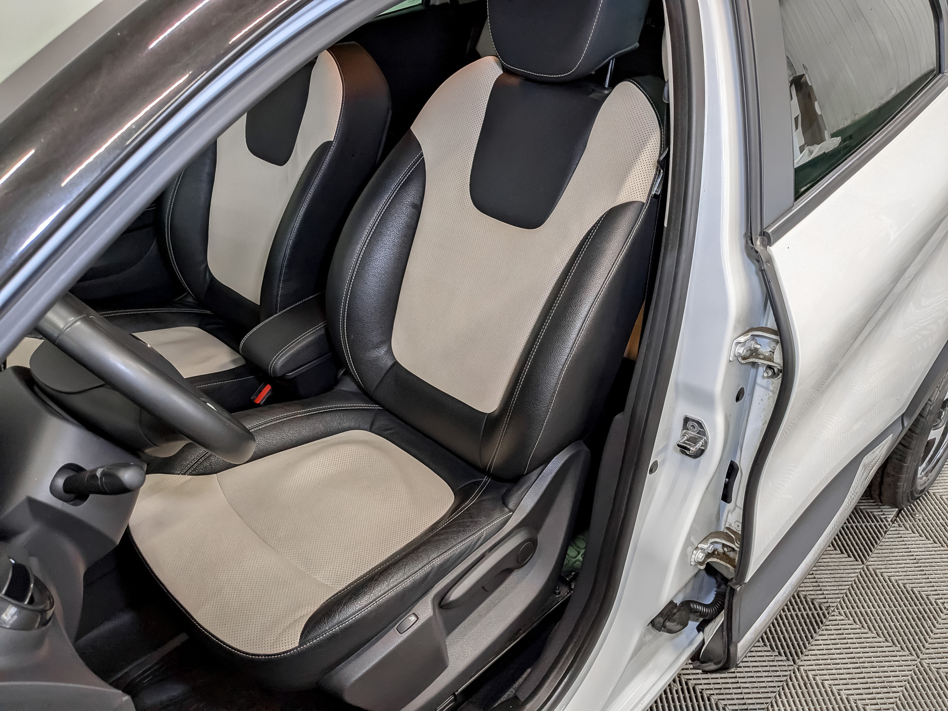 RENAULT Kaptur 1.60 (114 л.с), автомат, 2018, пробег 80 475 км