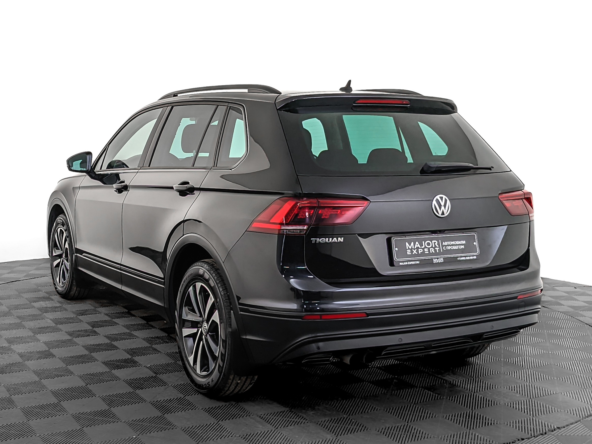 VOLKSWAGEN Tiguan 1.40 (150 л.с), автомат, 2019, пробег 181 317 км