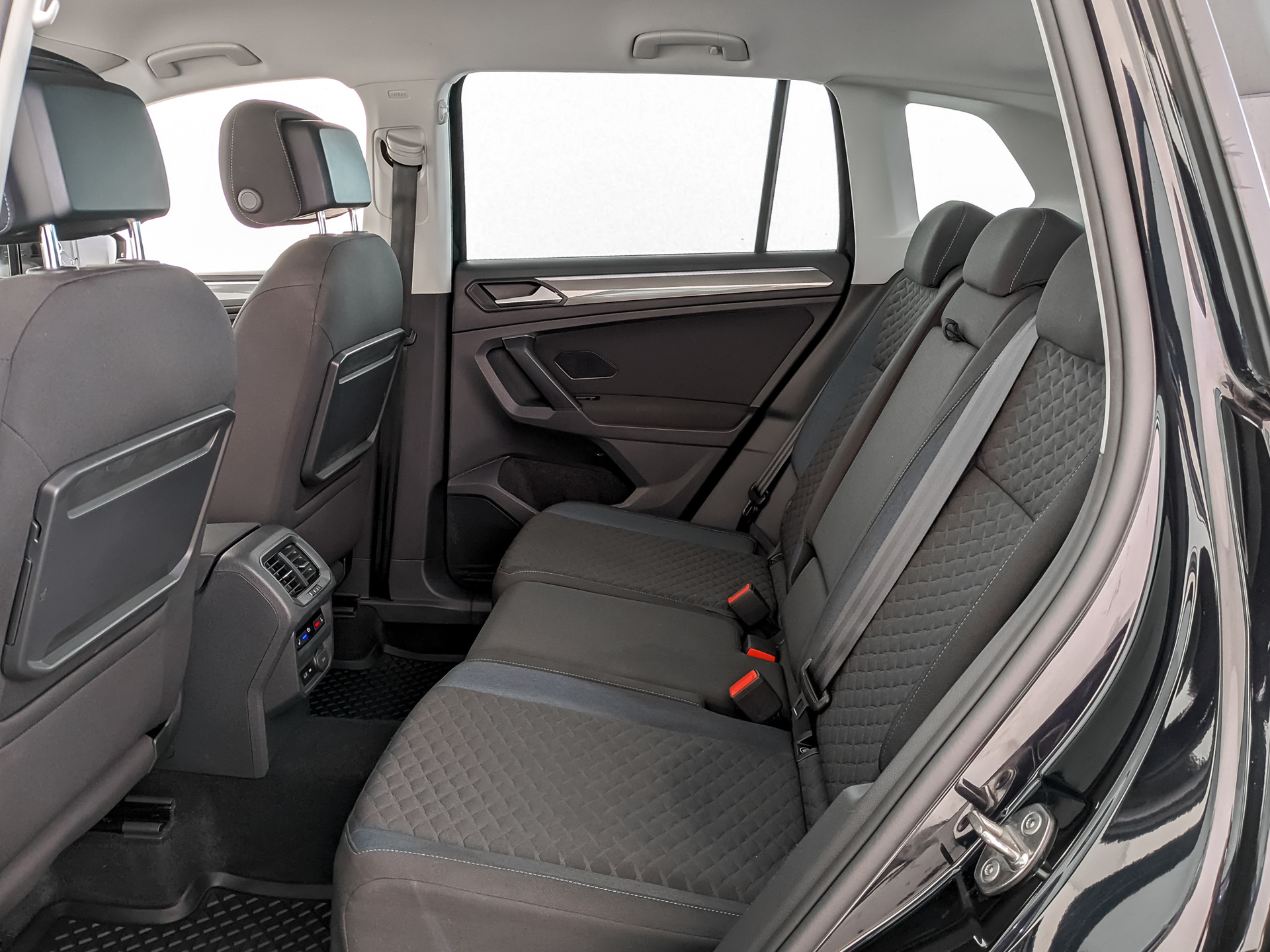 VOLKSWAGEN Tiguan 1.40 (150 л.с), автомат, 2019, пробег 181 317 км