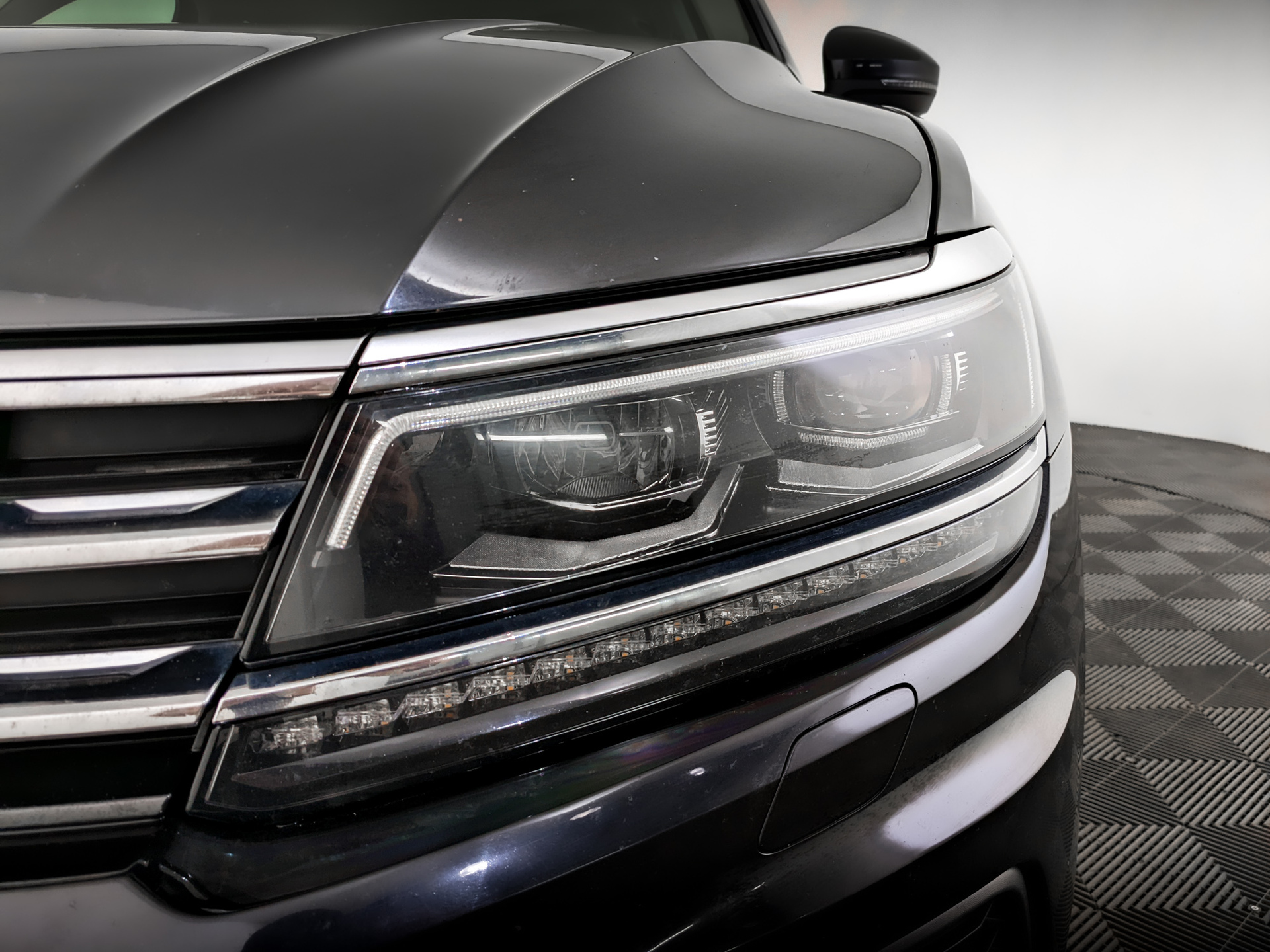 VOLKSWAGEN Tiguan 1.40 (150 л.с), автомат, 2019, пробег 181 317 км