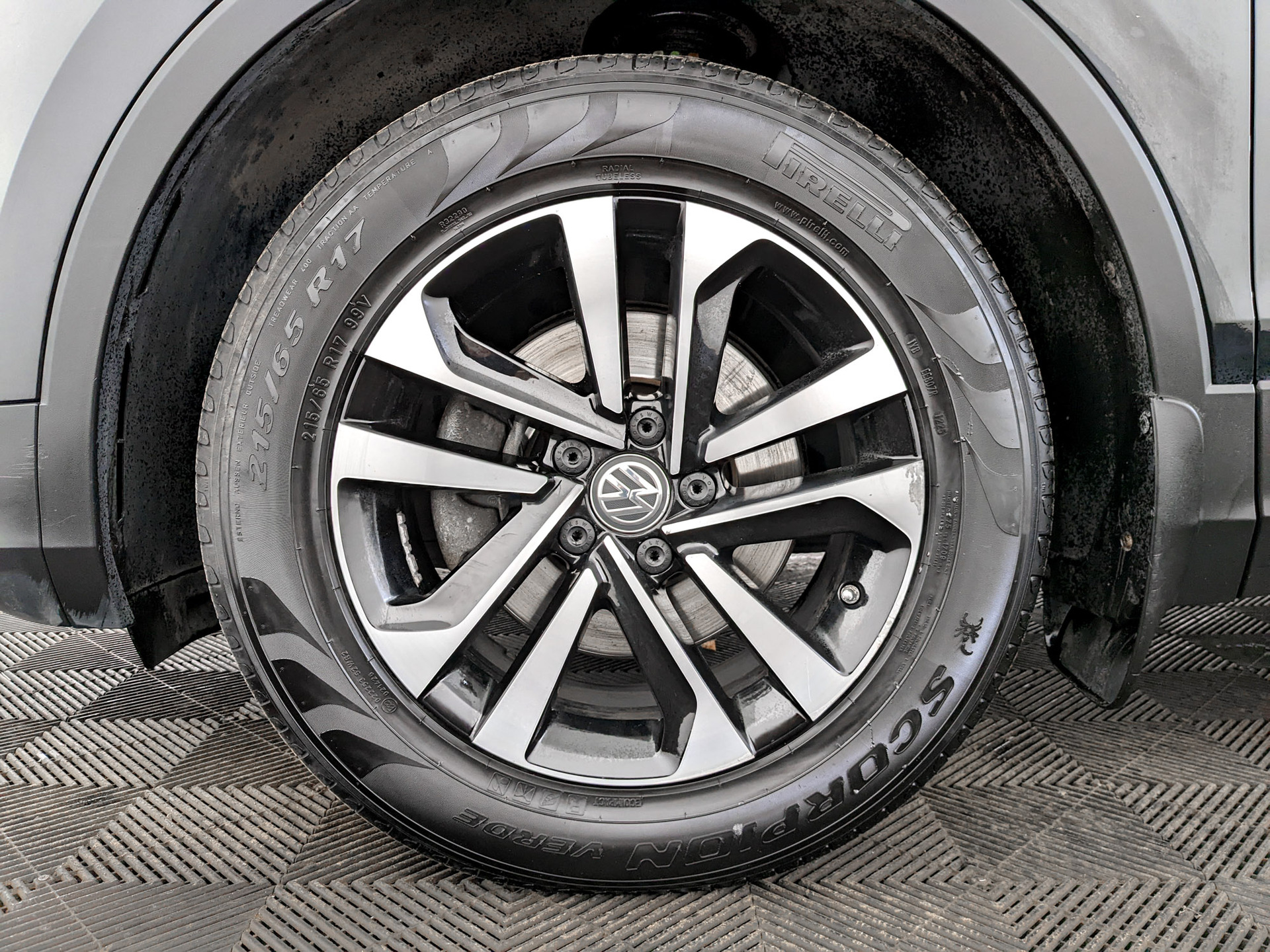 VOLKSWAGEN Tiguan 1.40 (150 л.с), автомат, 2019, пробег 181 317 км