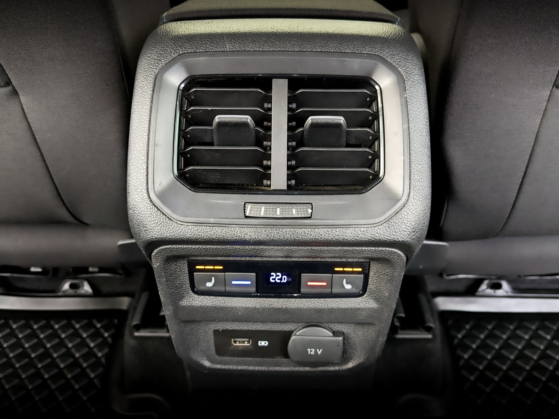 VOLKSWAGEN Tiguan 1.40 (150 л.с), автомат, 2019, пробег 181 317 км