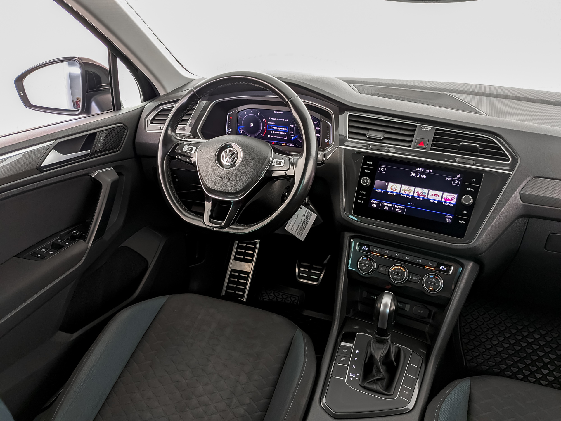 VOLKSWAGEN Tiguan 1.40 (150 л.с), автомат, 2019, пробег 181 317 км
