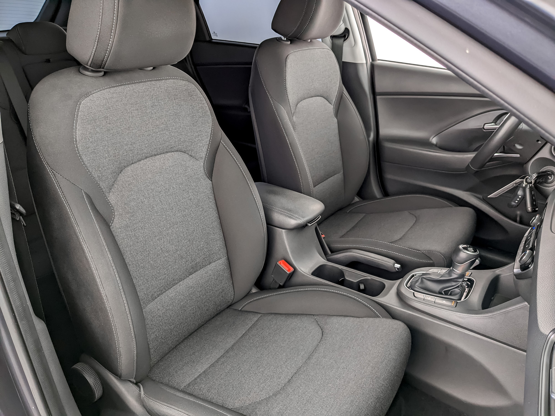 HYUNDAI i30 1.50 (110 л.с), автомат, 2022, пробег 103 890 км