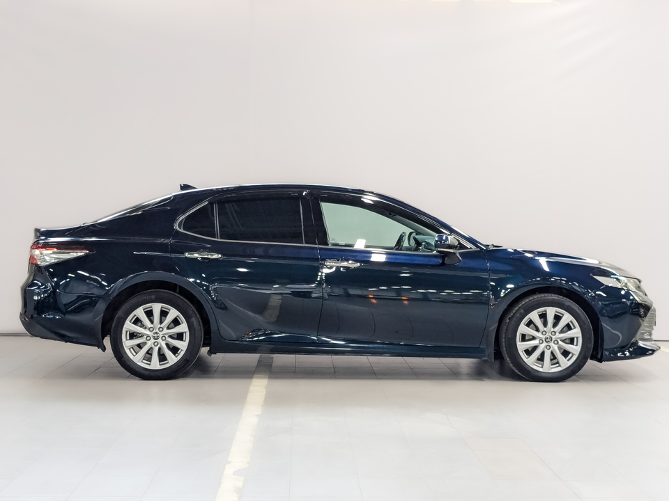 Toyota Camry VIII