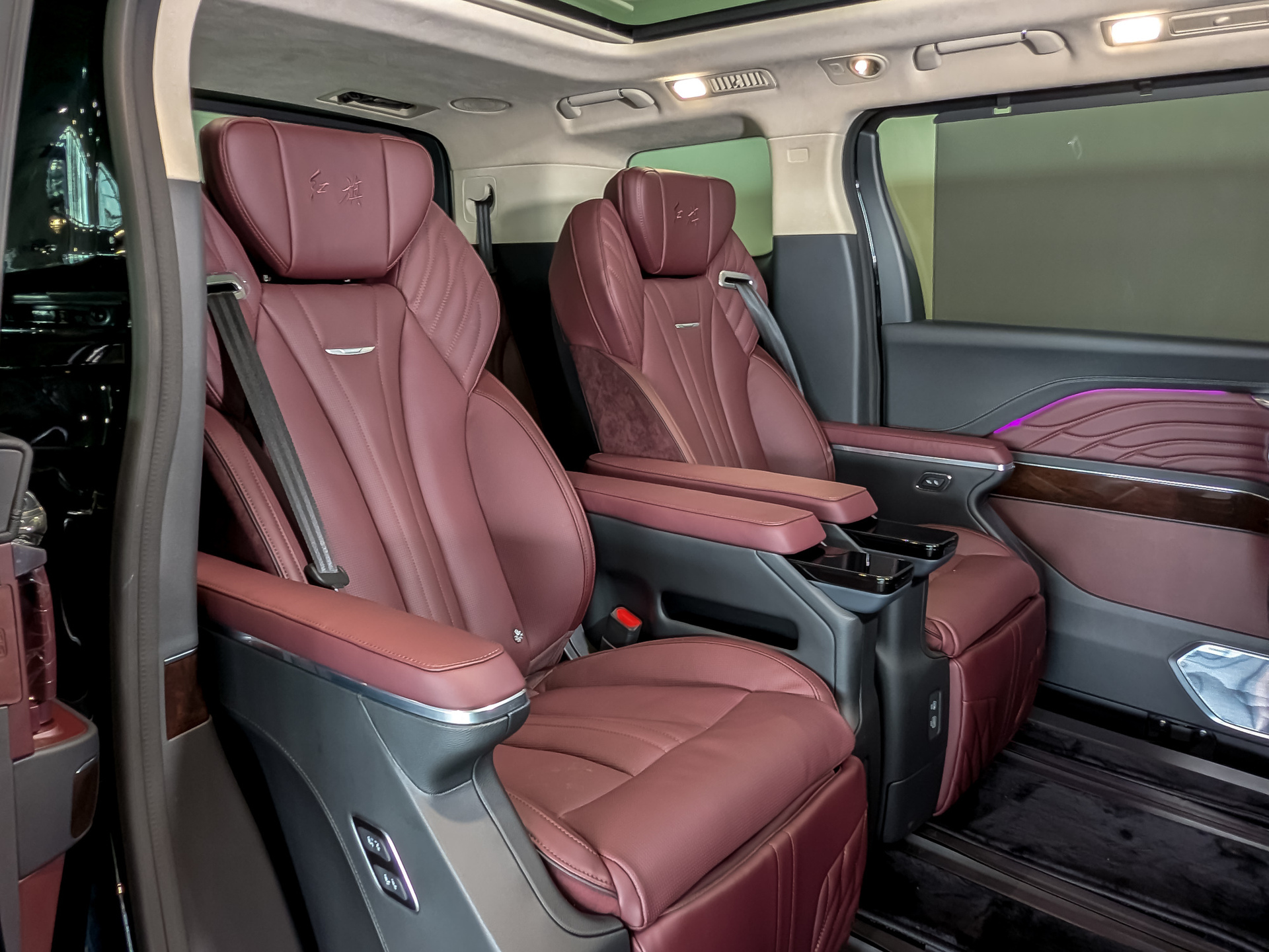 Фото Hongqi HQ9 Executive 2.0T/245 8AT