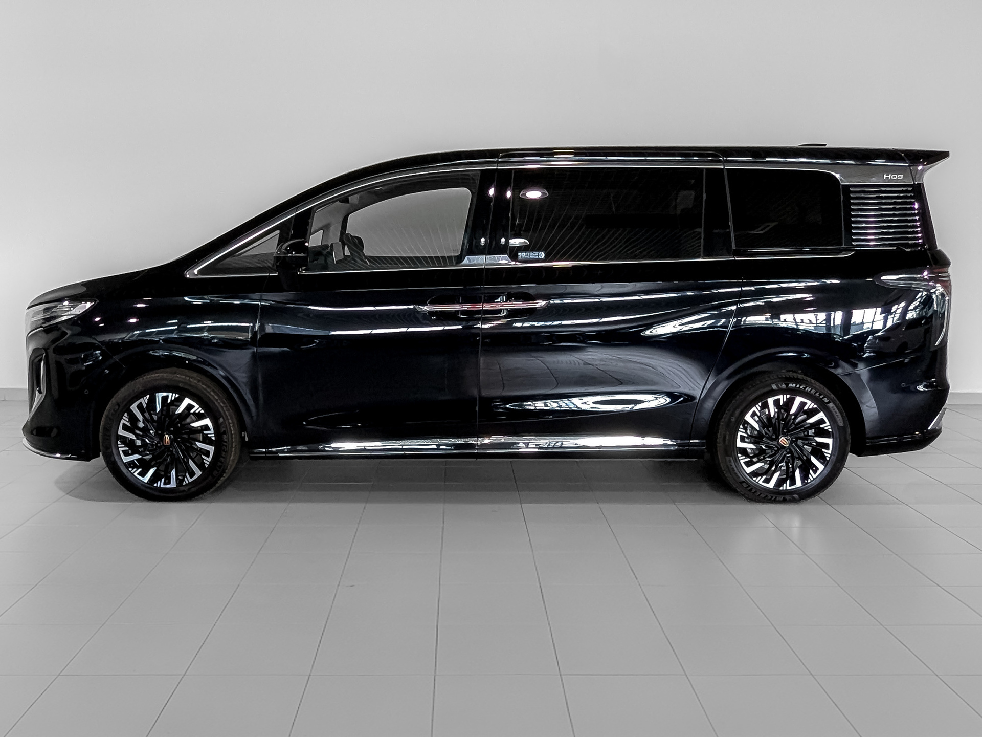Фото Hongqi HQ9 Executive 2.0T/245 8AT