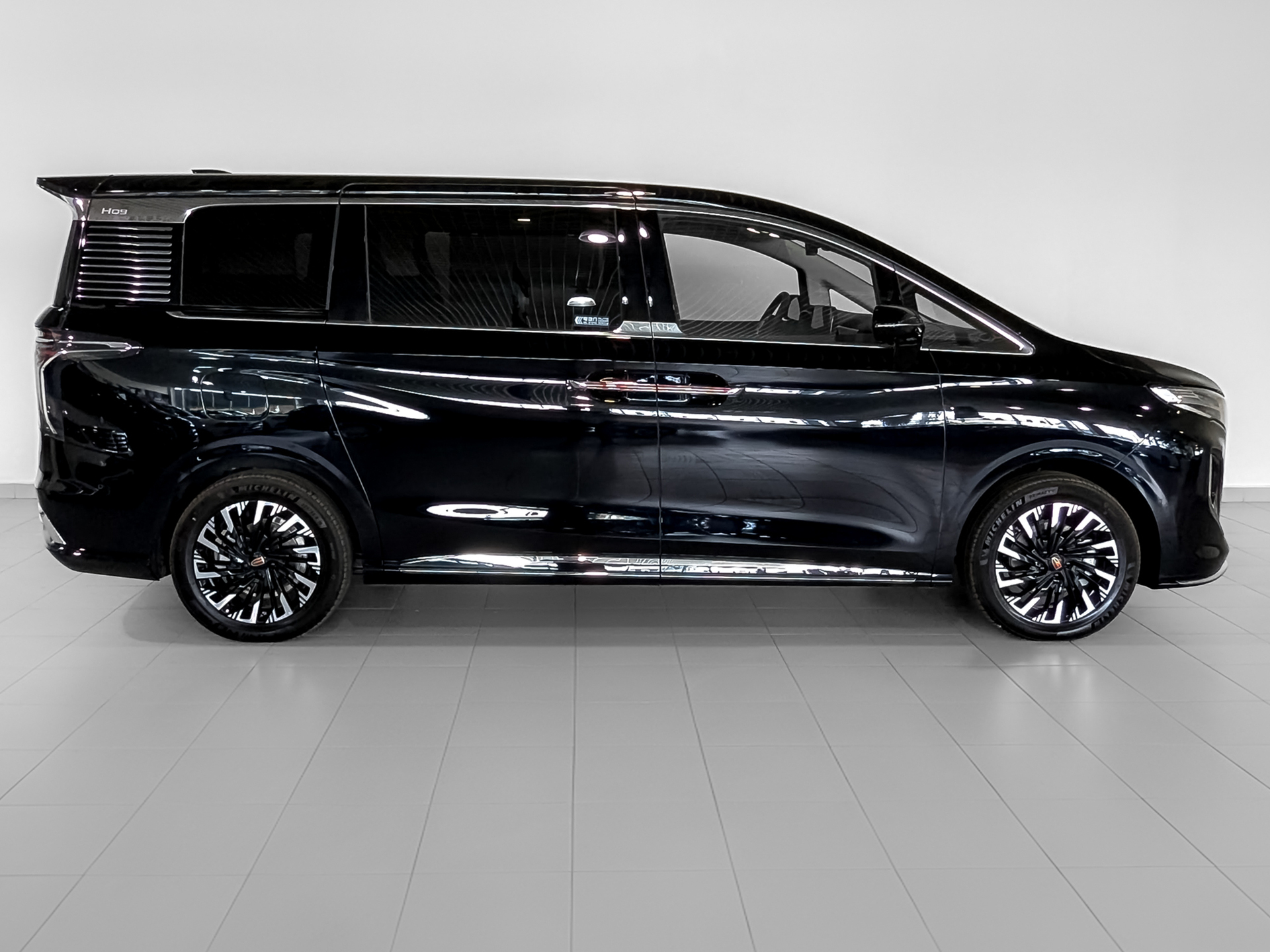 Фото Hongqi HQ9 Executive 2.0T/245 8AT