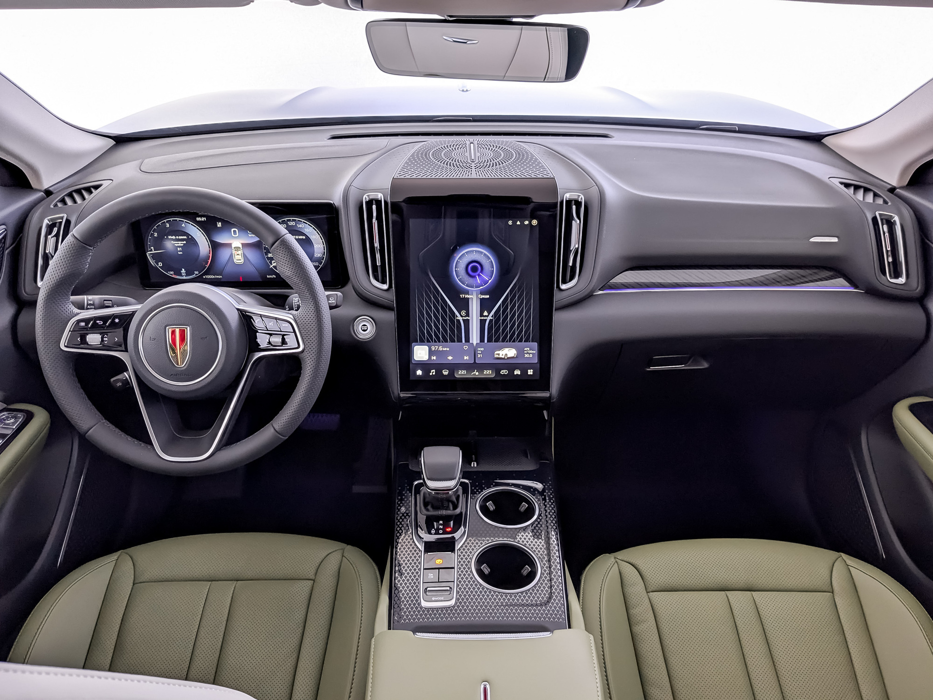 Фото Hongqi HS3 Deluxe 2.0Т/245 8AT 4WD